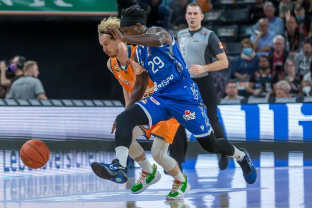 管理层到球 管理层到球