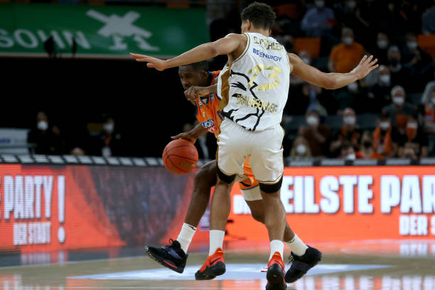 西现场表演 西现场表演